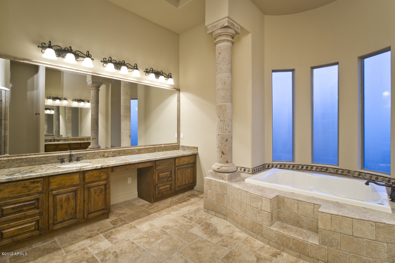 1783 E Camina Plata Court, Gilbert, AZ 85298