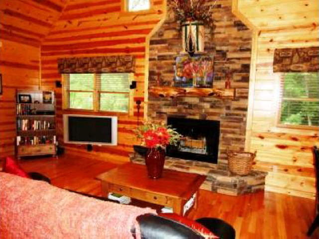 377 Fighting Creek Rd, Mccaysville, GA 30555