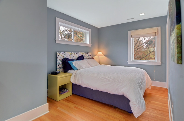 8211 Linden Ave, Seattle, WA 98103