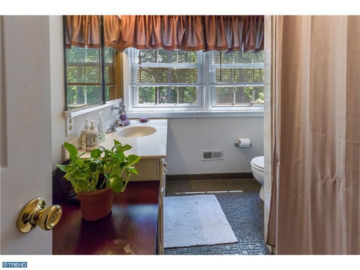 9 Larsen Park Dr, Medford, NJ 08055